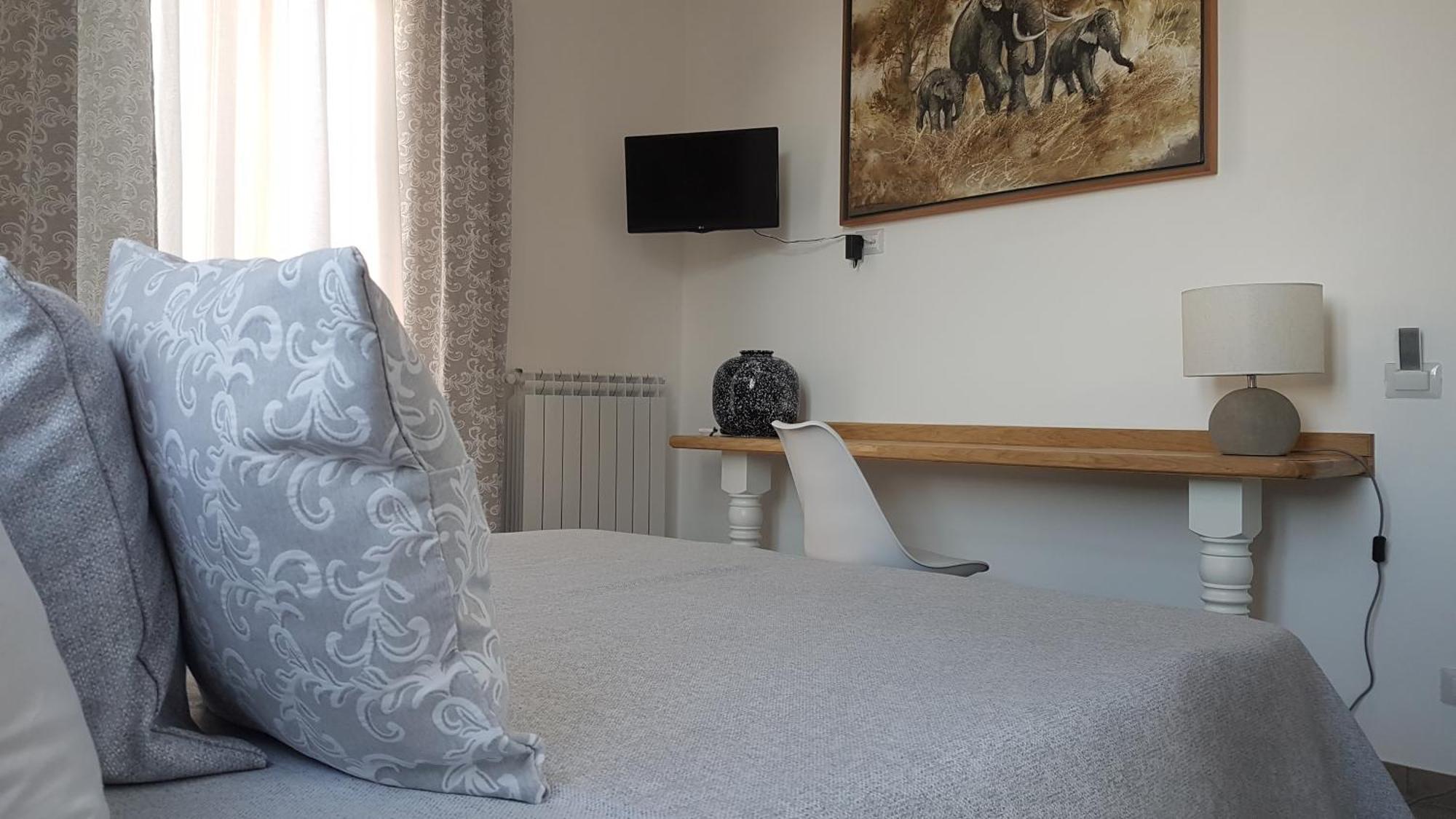Allegro Luxury B&B Рокка-ди-Папа Экстерьер фото