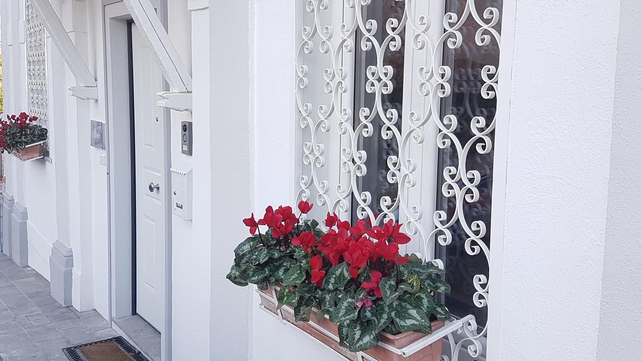 Allegro Luxury B&B Рокка-ди-Папа Экстерьер фото