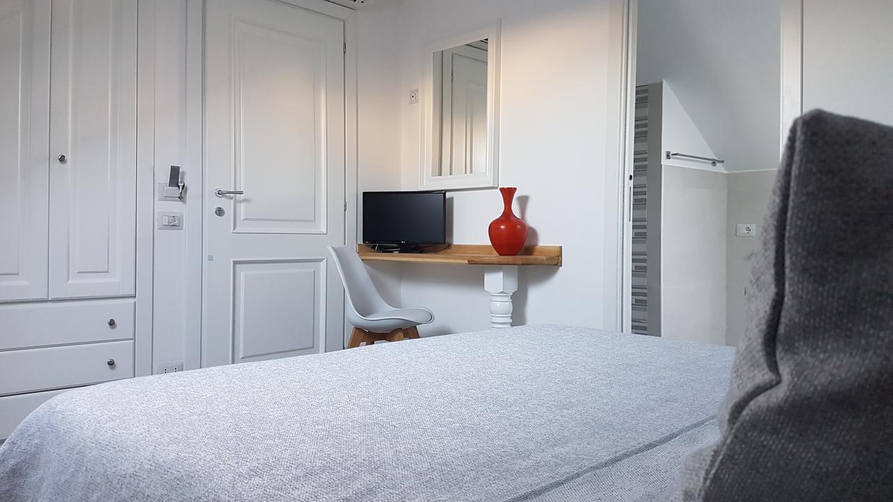 Allegro Luxury B&B Рокка-ди-Папа Экстерьер фото